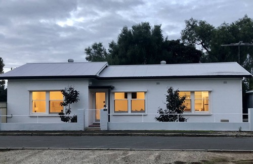 Tanunda House | Tanunda Abode - Two BR, Two Bath - in central location