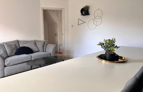 Cambridge House | Tanzanite in Cambridge