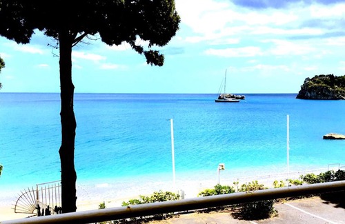 Spisone Apartment | Taormina, Mediterranean house on the sea. Beautiful island.