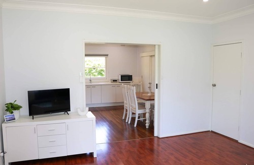 Tapitallee House | Tapitallee Cottage a stunning rural property at the foot of Cambewarra Mountain