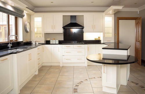 Omagh House | Tara Manor - Family gatherings, intimate weddings, golfing trips & hen parties