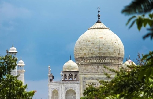 Agra Apartment | Taran Bliss Home stay : Deluxe Double Room (2 Adults + 1 Child)