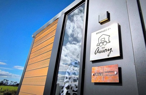 Midhirst House | Taranaki Creekside KIWI by Tiny Away