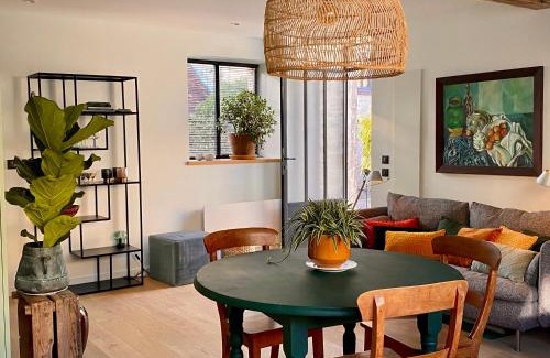 Montigny-sur-Loing Apartment | Tashi Kampa, The House of Happiness in Tibetan