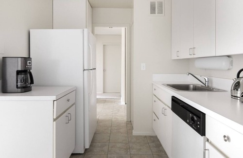 Lake View East Apartment | Tasteful Lakeview 1BR w/ Rooftop Pool, near Wrigley Field, by Blueground