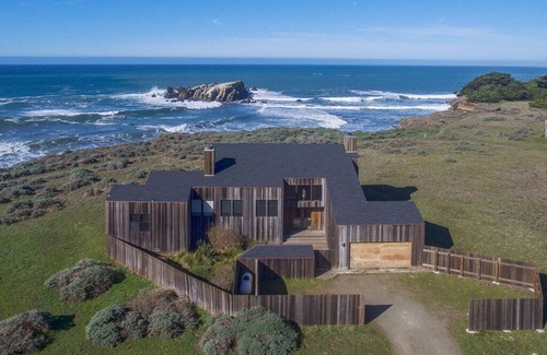 Sea Ranch House | Tastefully appointed ocean front home with dramatic ocean views