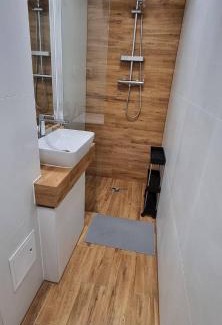 Szczytno Apartment | Tatarak domki na mazurach - apartament z dużym tarasem nad jeziorem Wałpusz