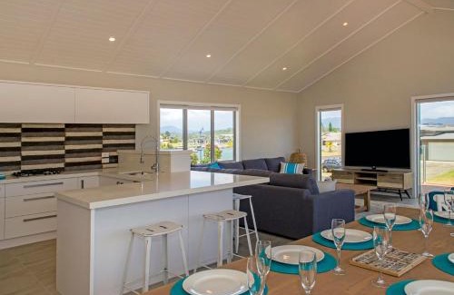 Whitianga House | Tattletails Rest - Whitianga Holiday House