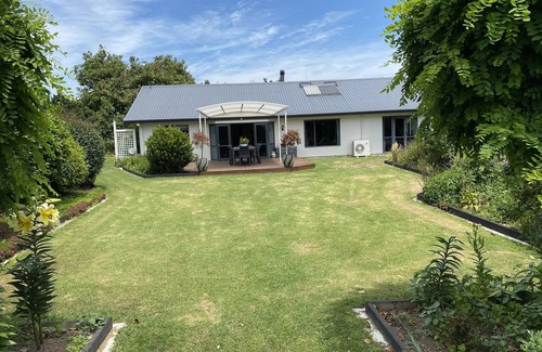 Tauranga House | Tauranga Tropical Avocado Orchard Escape Ohauiti