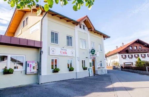 Saaldorf-Surheim House | Taverna Unik