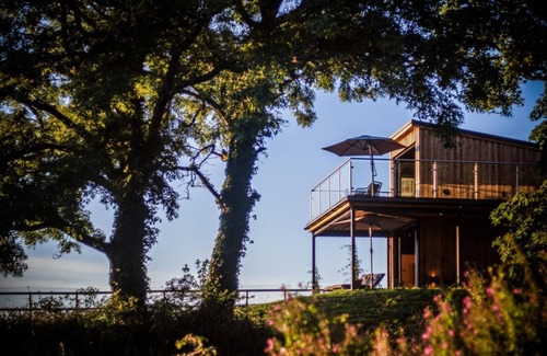 Tiers Cross House | Tawny Lodge - Luxurious 1 Bedroom - Blossom Farm