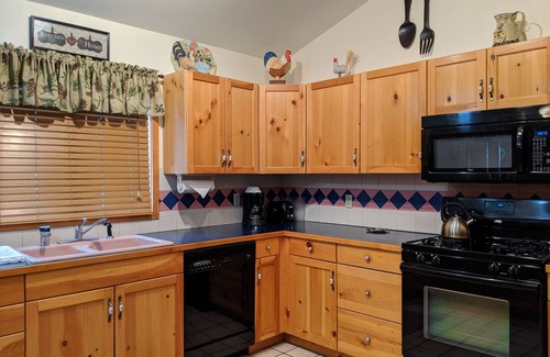 Almont House | Taylor River Home with Private Fishing