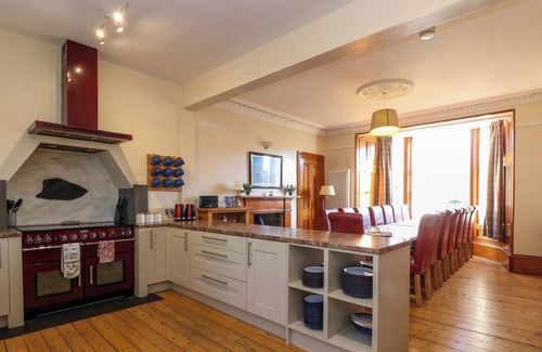 Killin Cottage | TAYVIEW, pet friendly, character holiday cottage in Killin