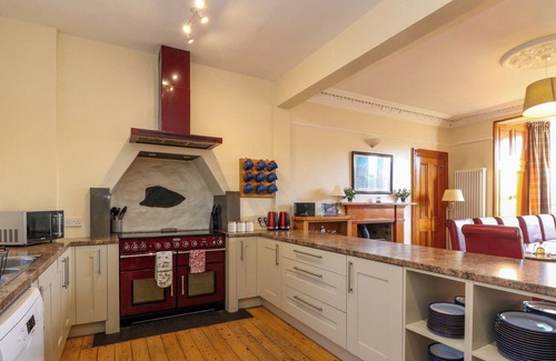 Killin Cottage | TAYVIEW, pet friendly, character holiday cottage in Killin
