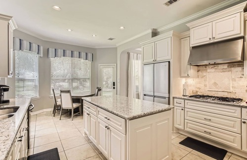 Porter House | TCH - Luxury 4bd/3ba in Kingwood Area with Office