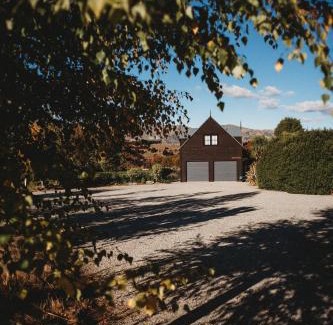 Wanaka Villa | Te Awa Lodge Riverside retreat
