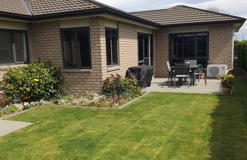 Napier House | Te Awa Retreat Napier. Spacious family home close to Napier Boys High. nnnnn