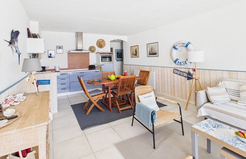 Concarneau Apartment | -TE MOANA-BEAU T2 BIS SURPLOMBANT LA MER + PARKING