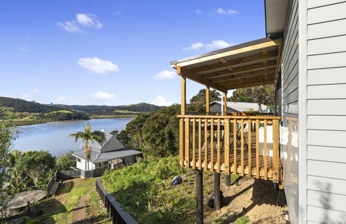 Ostend House | Te Waahi Marino – Ostend Holiday Home