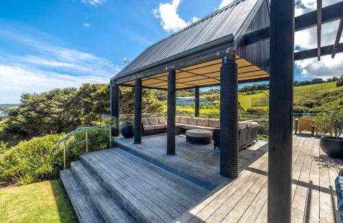 Omiha House | Te Whau Retreat - Main House - Be My Guest Waiheke