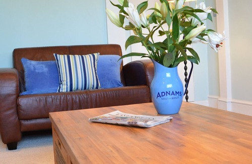 Martlesham Heath Cottage | TEACHER'S HOUSE, ALDERTON, pet friendly, with a garden in Woodbridge