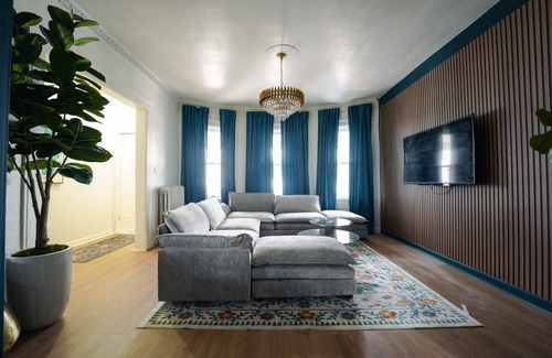 Elizabeth Apartment | Teal Lux: New 2-bedroom apartment in downtown Elizabeth with AC, WiFi
