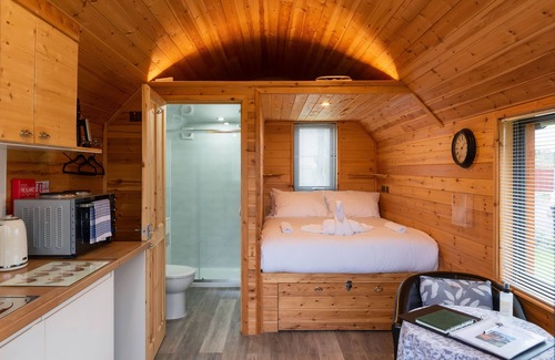 Ely Cabin | Teal - Mini Pod with Hot Tub