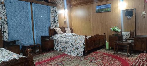 Dal Lake House | Tehran House boat