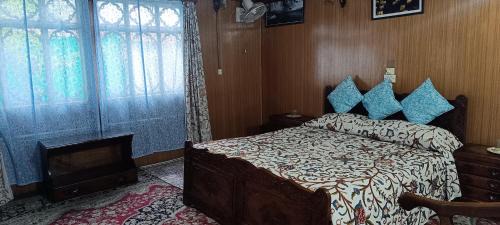 Dal Lake House | Tehran House boat