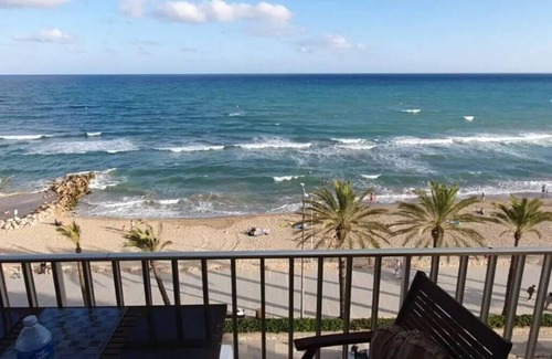 Cunit Condo | TELEWORK IN FRONT OF THE SEA