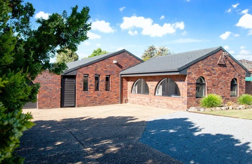 Lake Albert House | Telopea - Contemporary & Refined Sophistication