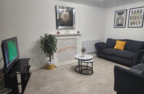 Swinton House | Temade Homes -2 Bed Graceful Holiday Home -Free Parking