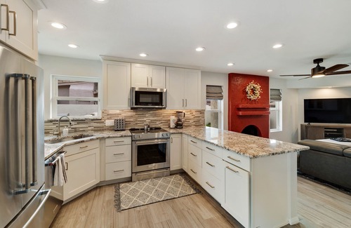 The Lakes House | Tempe Lakes Retreat – Heated Pool, Spa, Pickleball, Gym + Near ASU Campus