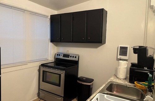 North Philadelphia Apartment | Temple Hospital First Floor with Backyard