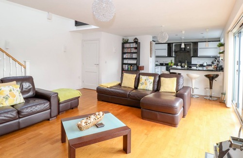 North Walsham House | TENISON HOUSE, family friendly, with a garden in North Walsham