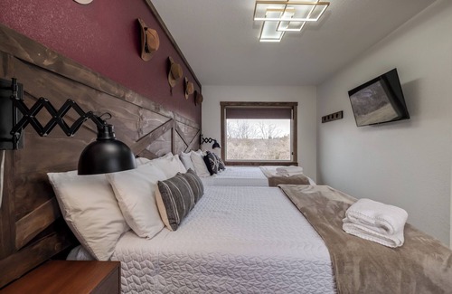 Prescott Hotel | Tennessee Themed Boutique Suite