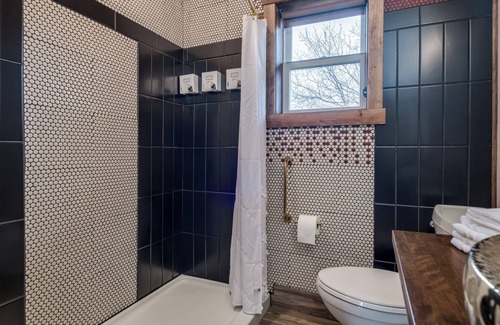 Prescott Hotel | Tennessee Themed Boutique Suite