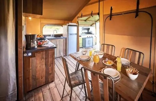 Esparron-de-Verdon House | Tent Lodge Kenia auf Stelzen 2 Schlafzimmer 5 Personen