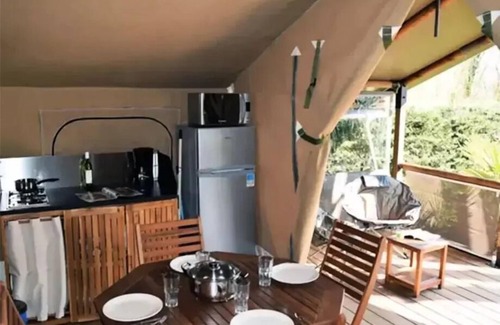 Esparron-de-Verdon House | Tent Lodge Kenia auf Stelzen 2 Schlafzimmer 5 Personen