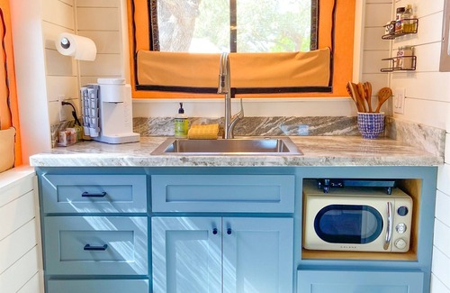 Hunt Cabin | Tent | Pool Firepit Lake Hot tub River Heat/AC