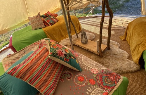 Thiel-sur-Acolin RV Rental | Tente La Frida Kahlo