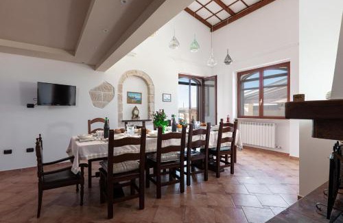 San Cassiano Villa | Tenuta San Cassiano With Garden And Pool - Happy Rentals