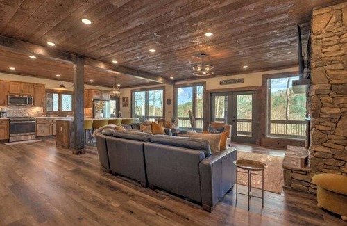 Blue Ridge Cabin | Teresa's River Retreat - Waterfront Luxury Home | Outdoor Fireplace | Hot Tub
