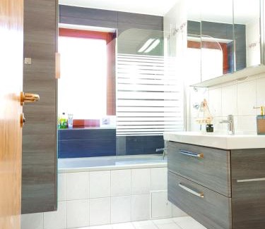 Steinenbronn Apartment | Terminal Design Apartment - Terrasse & waipu TV, nahe Stuttgart Messe & Böblingen