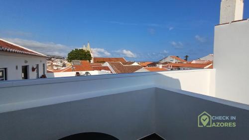 Angra do Heroismo Apartment | Terraço e vista deslumbrante no centro de Angra