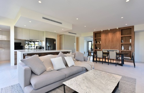 Morisset Park House | Terrace Sorrento - Trinity Point: Spectacular Lake Views in Every Direction.