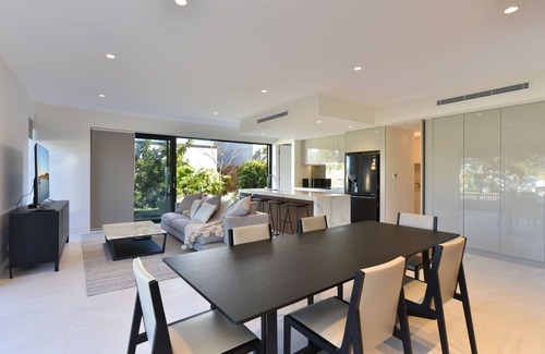 Morisset Park House | Terrace Sorrento - Trinity Point: Spectacular Lake Views in Every Direction.