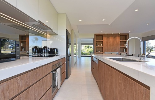 Morisset Park House | Terrace Sorrento - Trinity Point: Spectacular Lake Views in Every Direction.