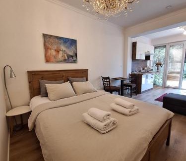 Tuchomerice Apartment | Terrace Suite - KindStay Suites Prague Airport