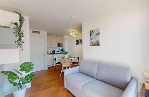 Cannes Old Town Apartment | Terrace with sea view, Swimming pool, Beach 200m away, A/C